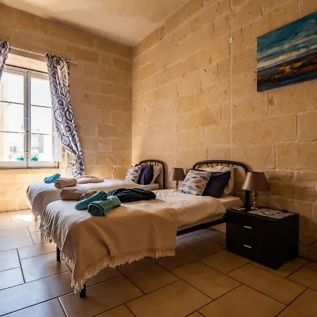 250 Yo Tal-bambinu Boutique Xaghra