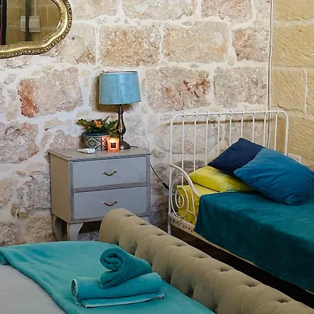 250 Yo Tal-bambinu Boutique